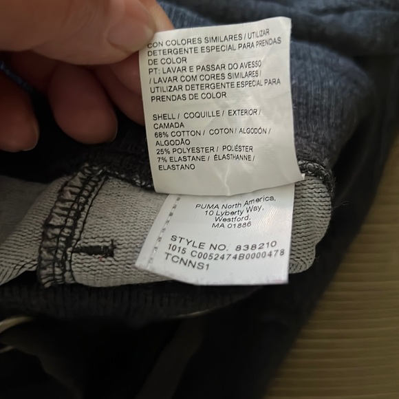 Puma sports cropped sweatpants. - Picture 9 of 9